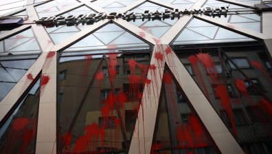 ЕК и МВнР остро осъдиха посегателството срещу сградата в София