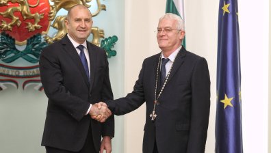 Радев връчи висши държавни отличия на изтъкнати учени (+СНИМКИ)