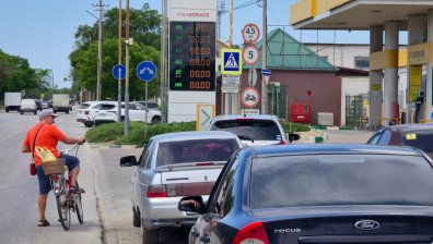 Ограничения в Русия за продажбата на гориво заради недостиг