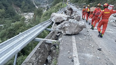 Силно земетресение удари Китай, най-малко 8 жертви