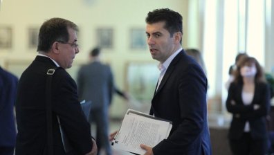 ИТН пита Външно: Имал ли е Кирил Петков двойно гражданство?