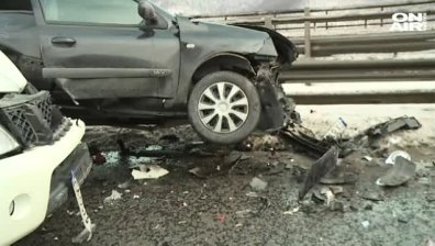 Три автомобила се удариха на АМ "Хемус", двама от ранените - дрогирани