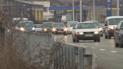 Засилен трафик и проверки по пътищата преди Коледа