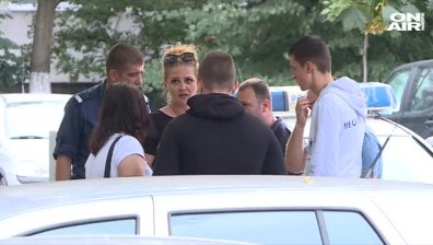 Спешно се събира кръв тип "А положителна" за наръгания младеж в "Надежда"