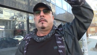 Музикант от "Канарите" стана жертва на улична шахта и е със счупен пръст