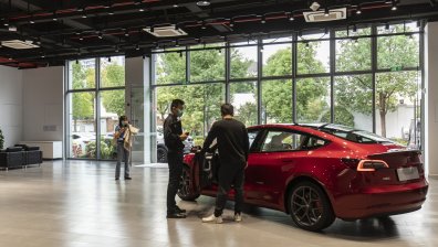 Клиенти на Tesla недоволстват срещу намалените цени на колите