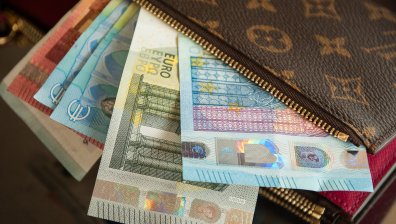 ЕЦБ: Европейците не похарчиха парите си заради страх от Ковид-19