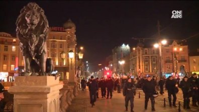 11 бежанци без документи бяха задържани снощи след протест на националисти
