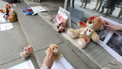 Флашмоб пред централата на БСП - "Неутралитетът убива"