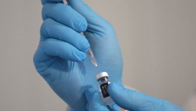 Започва ваксинирането срещу подварианта на Омикрон, доставят дози и за деца