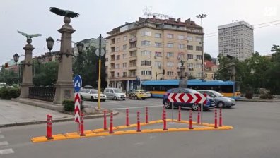 Изненада за шофьорите в София: "Остров" изникна на Орлов мост