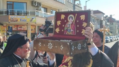 Поморие посрещна мощите на Св. Георги преди Гергьовден