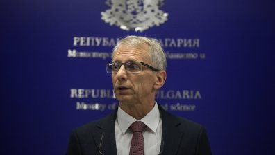 Нов обрат: Учениците от всички класове минават онлайн от четвъртък