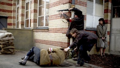 Маргюрит предава съпротивата, в опит да предпази Люсиен