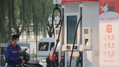И бензиностанциите в Китай останаха без гориво, шофьорите чакат с дни