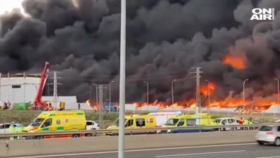 Разрази се огромен пожар в индустриален парк край Мадрид (ВИДЕО)