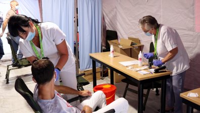 Полша ще охранява денонощно имунизационните пунктове, два от тях са били подпалени