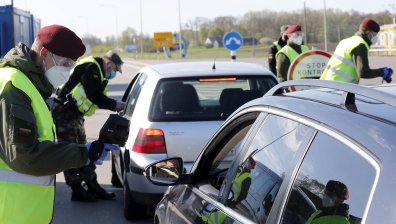 Мъж уби двама души и рани деца в Естония, докато бяга от ПТП