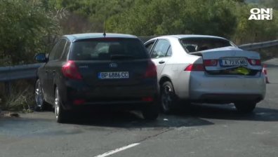 Осем ранени след верижна катастрофа на пътя Созопол - Приморско
