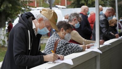 Румъния забранява на неваксинираните да излизат през уикенда