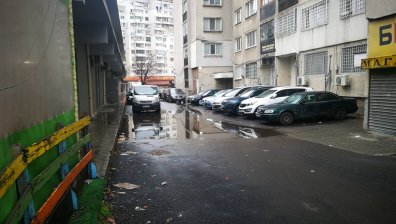 След ремонт: Асфалтирана улица в София е без система за отводняване