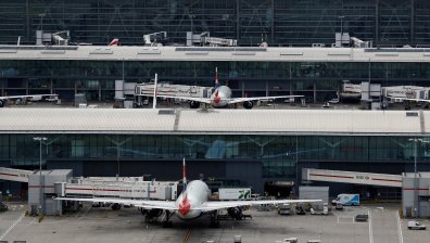 Затвориха лондонското летище "Хийтроу" заради голям пожар
