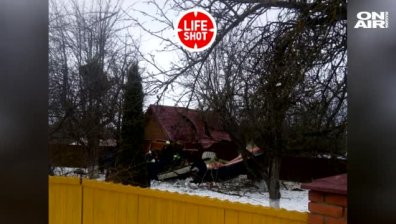 Двама души загинаха, след като самолет се разби край Москва