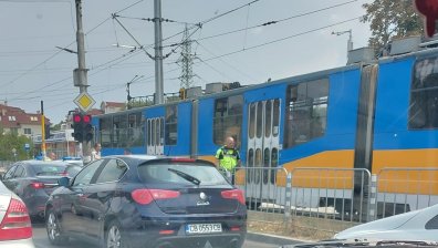 Трамвай блъсна мъж в столицата