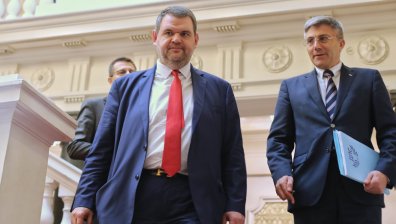 Пеевски: Правя крачка назад в името на България и Конституцията