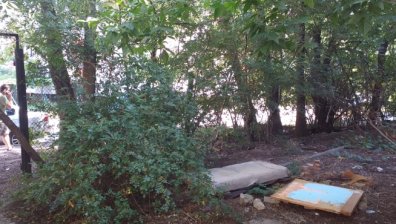 Смрад и мръсотия в центъра на София - контейнери преливат, не събират отпадъците