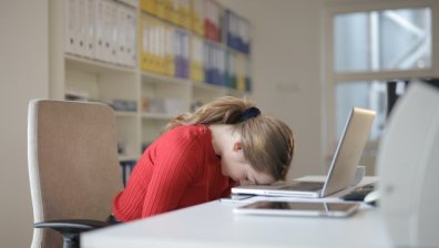 Липсата на сън вероятно влияе върху ефекта от ваксинациите