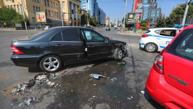 Един човек загина, а други 19 бяха ранени в катастрофи за ден
