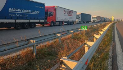 Нервите на тираджиите не издържат заради Ада на "Капитан Андреево" (+ВИДЕО)