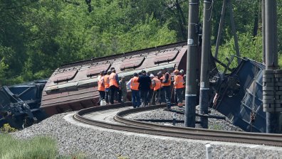 Украинска атака срещу пътнически влак в Крим взе жертва