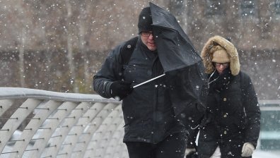 МВнР съветва: Не пътувайте до Великобритания заради бури, на места няма да има ток