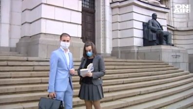 Студенти от СУ с подписка, настояват за онлайн изпити