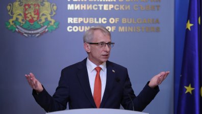 Калин Стоянов е гледал филм по време на размириците, уволниха заместника му