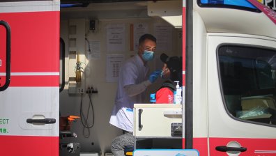 Математик: Пандемията затихва – 10 души заразяват други 8