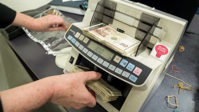 БНБ: Българските граждани държат близо 60 млрд. лв. в банките