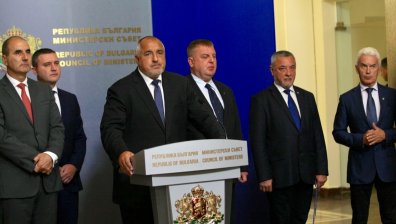 Приемат оставките на Московски, Радев и Нанков, обявиха наследниците им