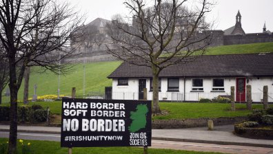 Сблъсъци в Северна Ирландия заради Brexit, включиха се дори деца