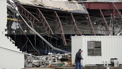 Жертви, изчезнали хора и десетки ранени след торнадото в Тенеси (+ВИДЕО)