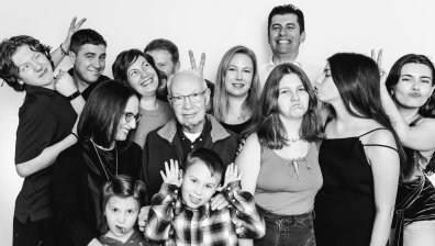 Кирил Петков и съпругата му посрещнаха 2024 г. на 7 000 км от България