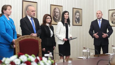 Мария Габриел ще реди кабинет, Радев я предупреди за препятствия
