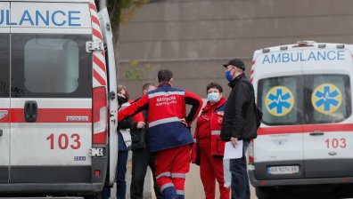 Черен рекорд за Украйна! Близо 900 починали от Ковид-19 за денонощие
