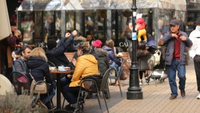 Ресторантьорите искат таксите за тротоарно право да бъдат редуцирани с 50%