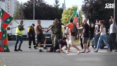 Окупираха съда в Бургас заради "Вълците на Путин"