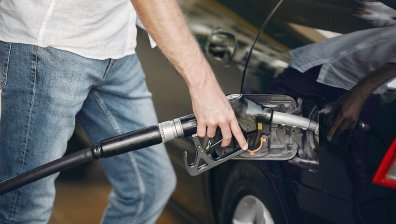 Спестете гориво с техниките на световен шампион по шофиране