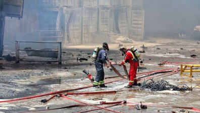 Потушиха пожара на пристанището в Иран след мощния взрив с жертви