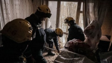 Русия удари 3-етажен хотел в Харковска област, има затрупан човек